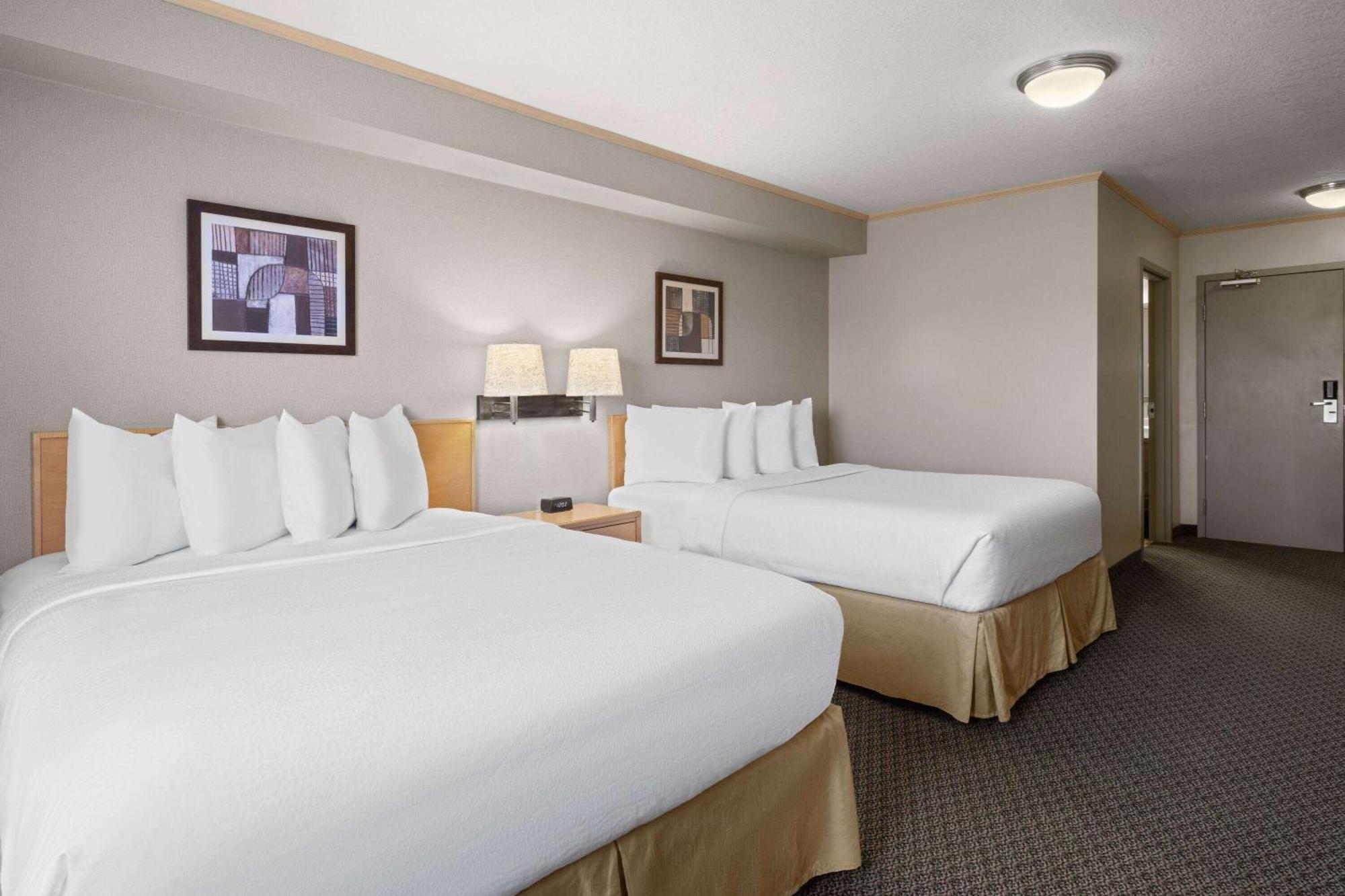 Travelodge By Wyndham Fort Mcmurray Exterior foto