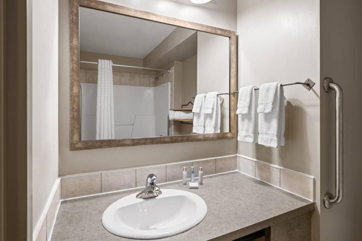 Travelodge By Wyndham Fort Mcmurray Habitación foto